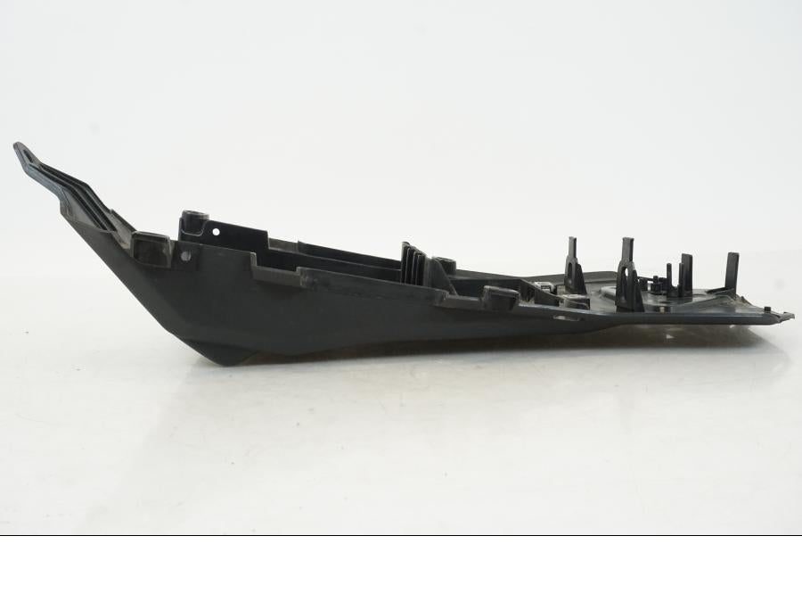 Extrabild2 på Undertail från en Aprilia Tuono V4R -2011 motorcykel.