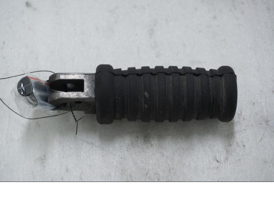 Framsidan på Fotpinne från en Triumph Thunderbird 900 -2000 motorcykel.