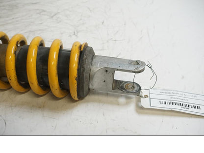 Baksidan på Stötdämpare från en Kawasaki ZX-9R -2000 motorcykel.