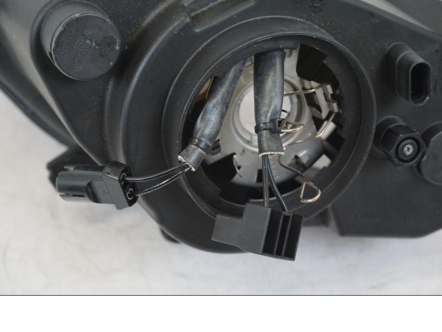 Snett uppifrån på Strålkastare från en BMW S 1000 XR -2014 motorcykel.