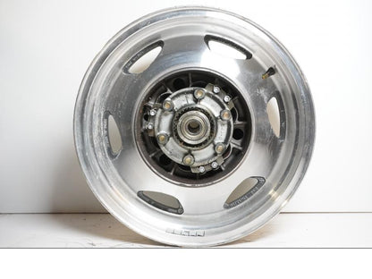 Extrabild2 på Fälg från en Suzuki VL 1500 -1998 motorcykel.