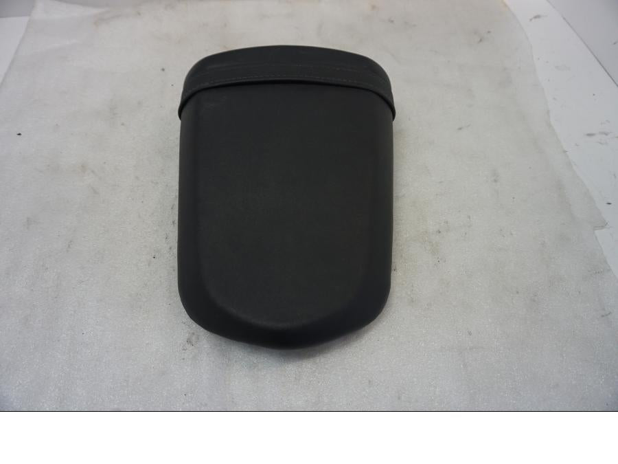 Höger sida på Sadel från en Suzuki GSX-R 1000 -2003 motorcykel.