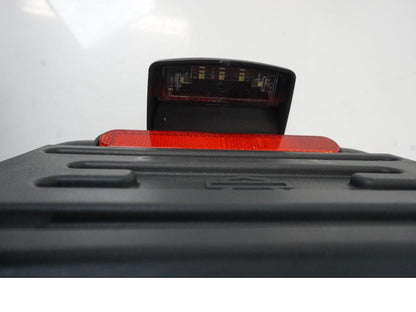 Snett nerifrån på Skylthållare från en H-D FAT BOB fxfb -2018 motorcykel.