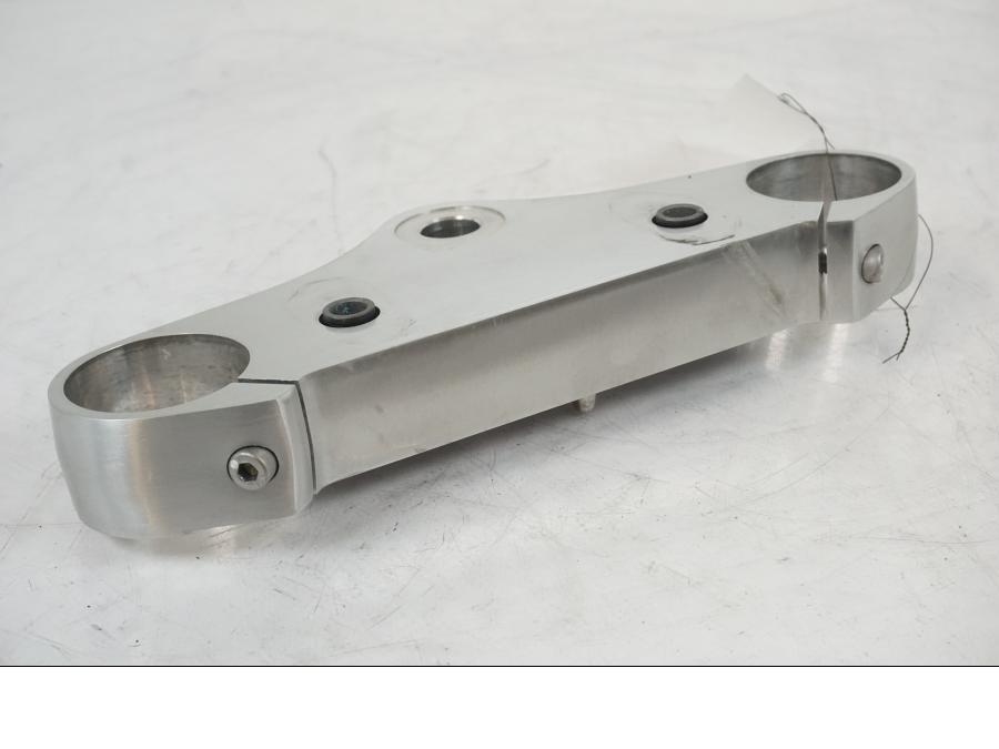 Höger sida på Gaffelkrona från en Suzuki VZR 1800 -2009 motorcykel.