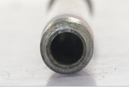 Vänster sida på Axel från en Yamaha MT-09 -2016 motorcykel.