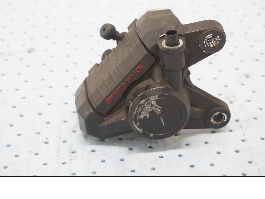 Framsidan på Bromsok från en Suzuki GSX 550 -1985 motorcykel.