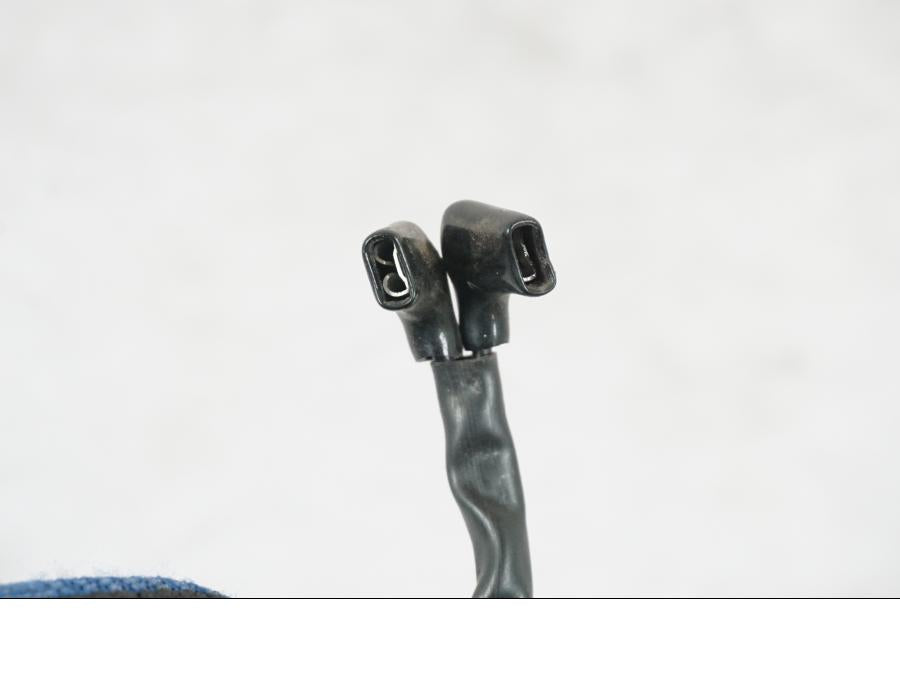 Snett nerifrån på Styrelreglage från en Kawasaki Z 900 -2019 motorcykel.