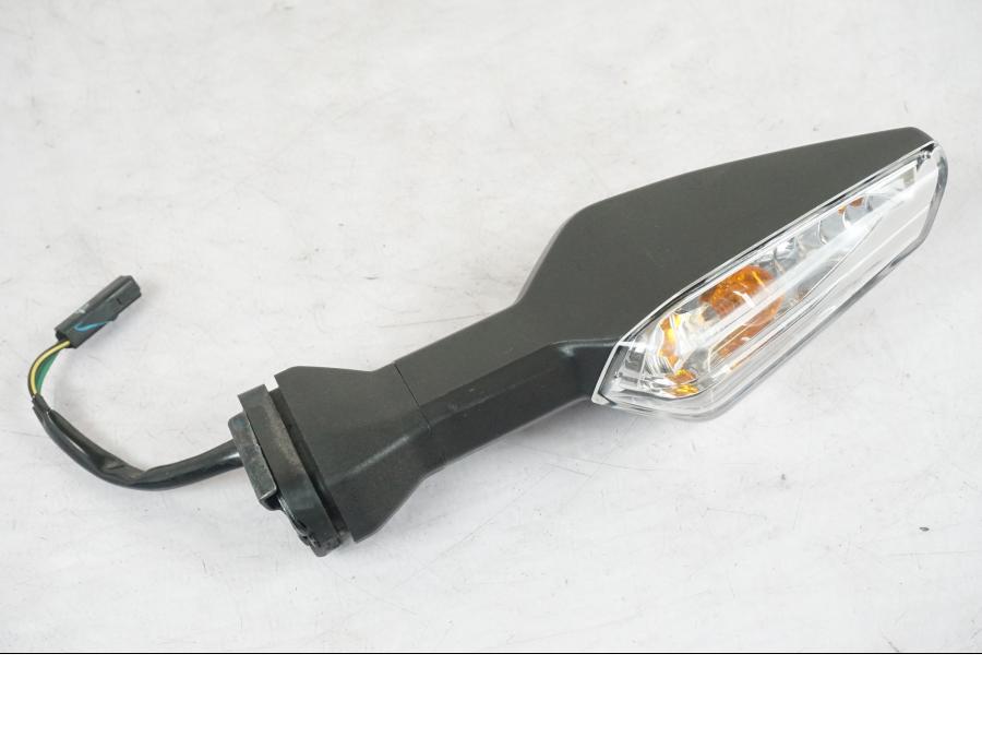 Vänster sida på Blinkers från en Kawasaki Z 900 -2019 motorcykel.