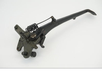 Snett nerifrån på Sidostöd från en Suzuki GSX 1300 R -2010 motorcykel.