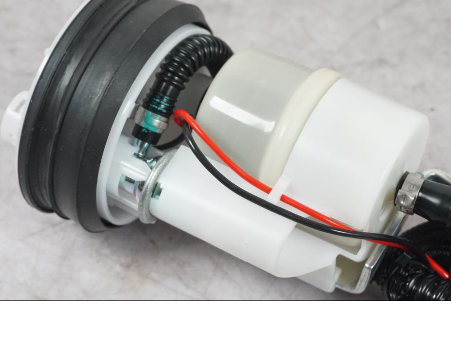 Extrabild2 på Bensinpump insprut från en Ducati Multistrada V4 -2024 motorcykel.