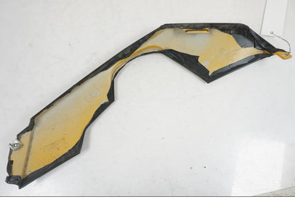 Snett nerifrån på Bakvinge från en BMW F 800 GS -2008 motorcykel.