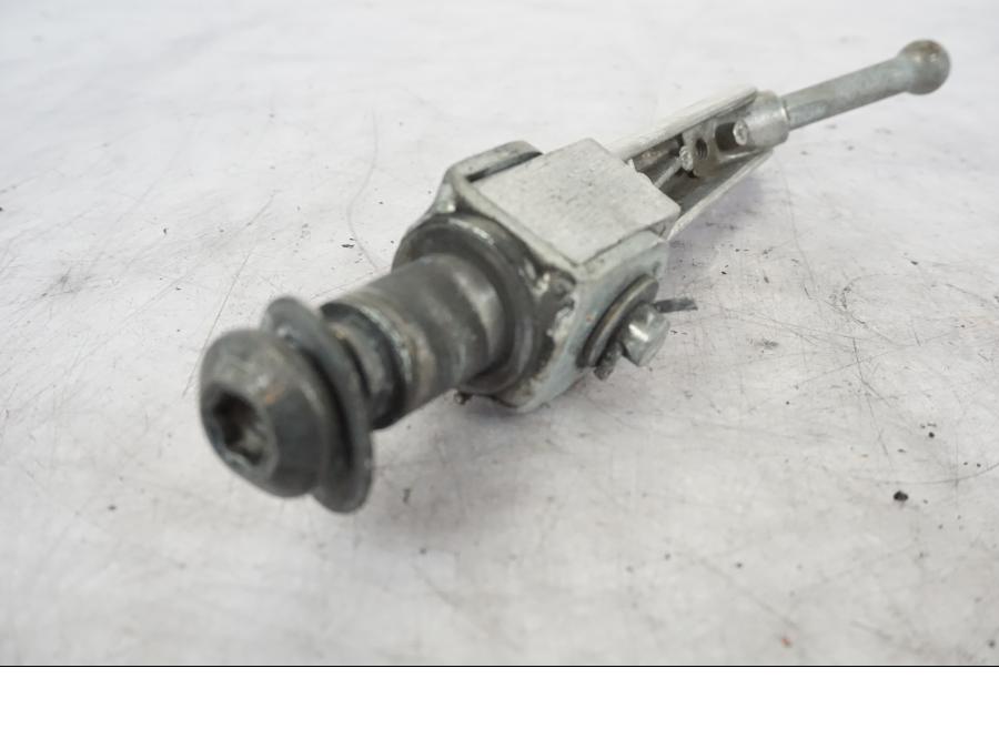 Snett nerifrån på Fotpinne från en Yamaha YZF-R 125 -2008 motorcykel.