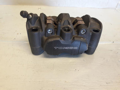 Framsidan på Bromsok från en Suzuki DL 1000 -2018 motorcykel.