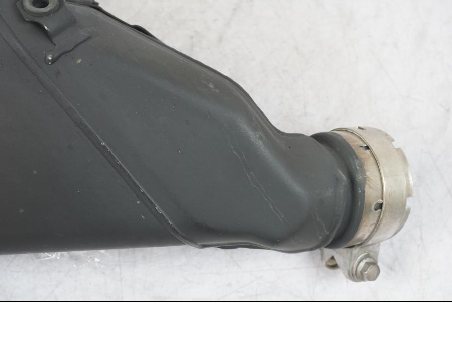 Höger sida på Ljuddämpare från en Kawasaki Z 900 -2018 motorcykel.