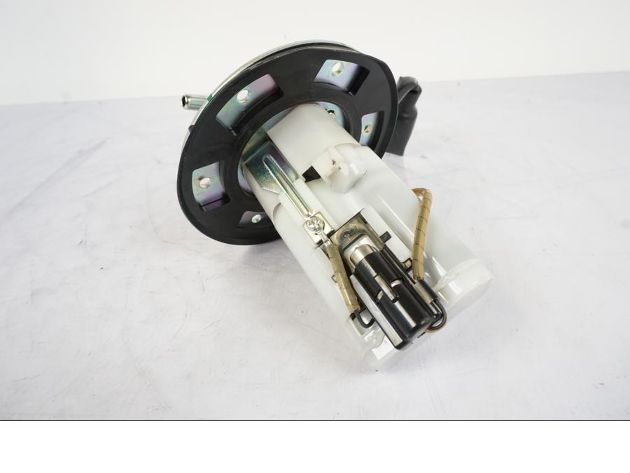 Baksidan på Bensinpump insprut från en Honda CRF 1000 Africa Twin -2016 motorcykel.