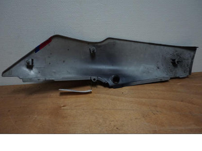 Vänster sida på Bakvinge från en Yamaha FZR 600 -1991 motorcykel.