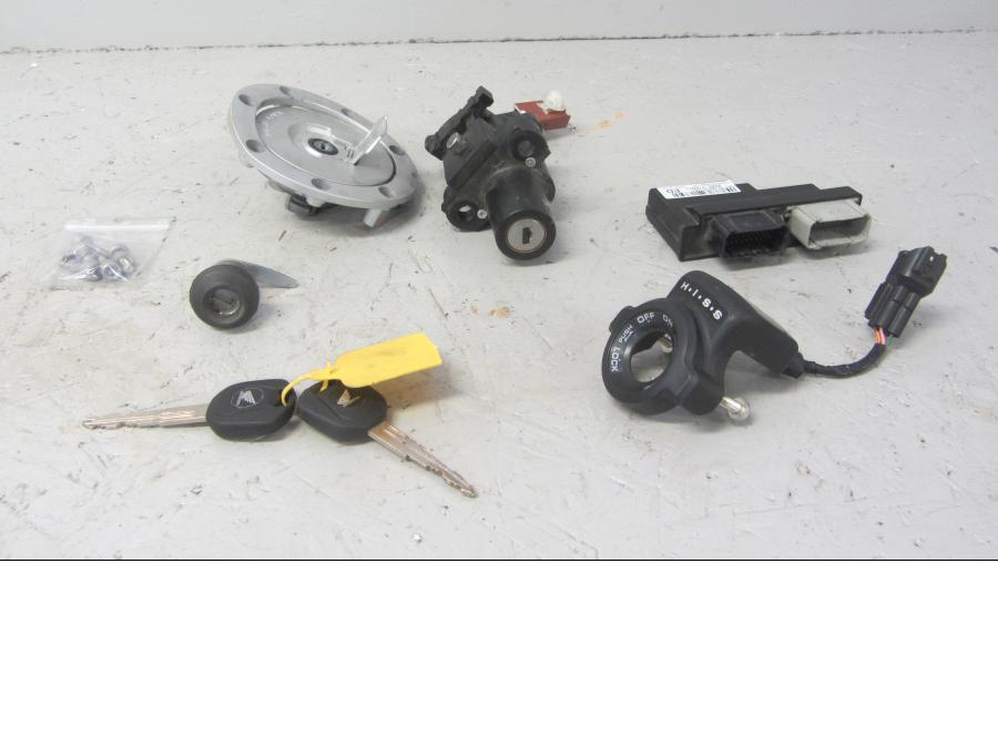 Framsidan på Låssats från en Honda CB 1000 R -2010 motorcykel.