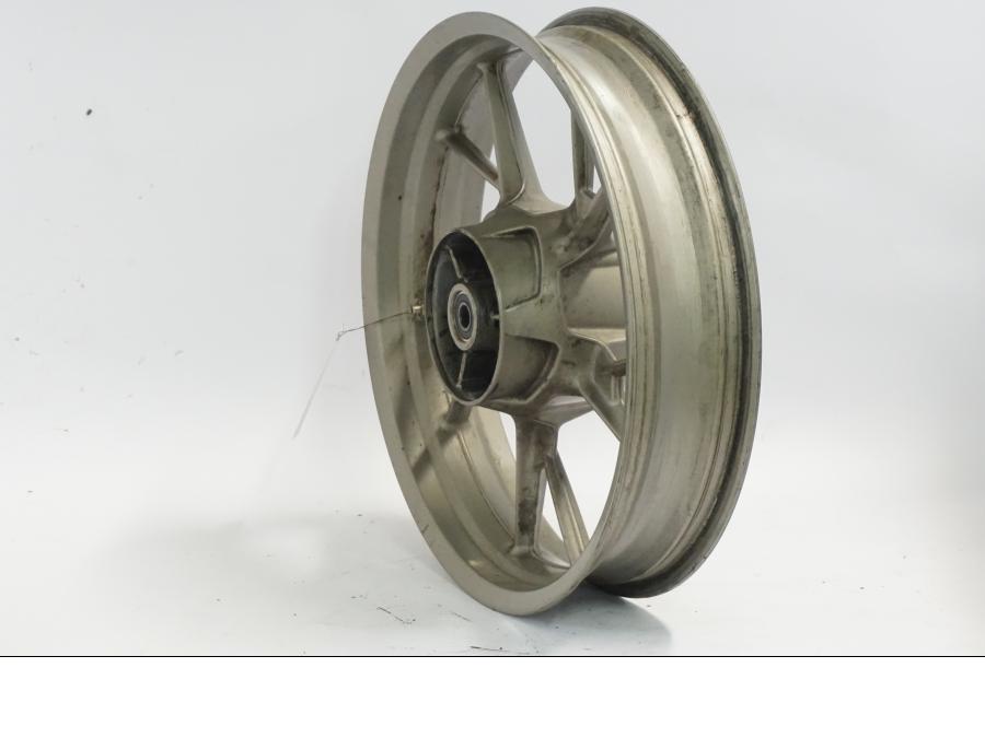 Höger sida på Fälg från en BMW G 650 GS -2011 motorcykel.