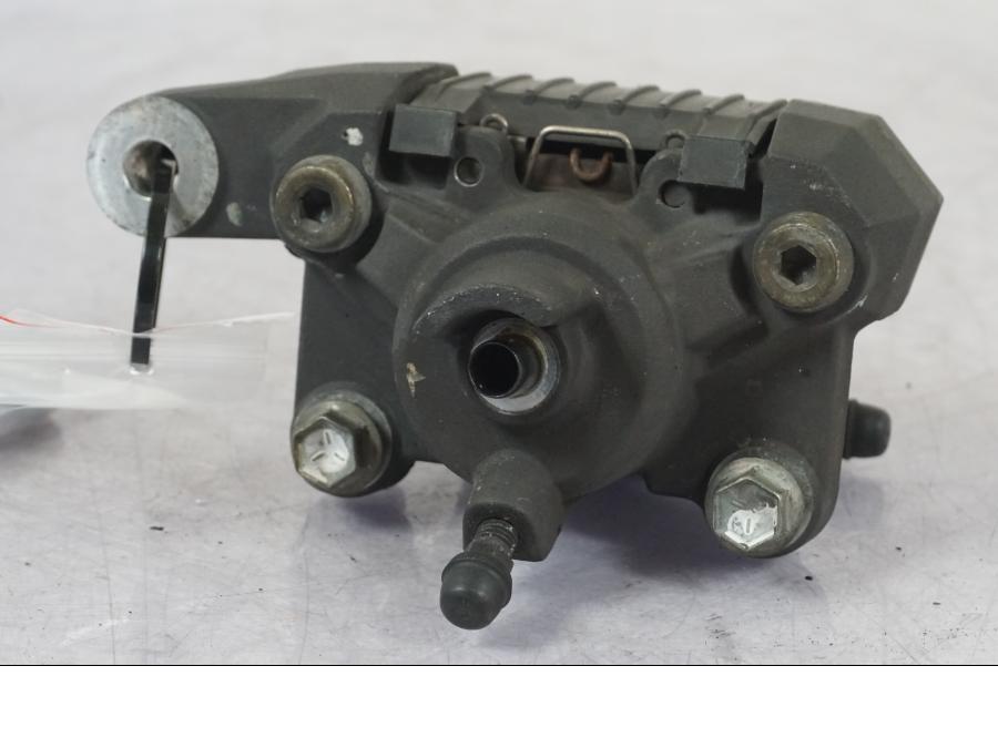 Vänster sida på Bromsok från en Suzuki GSX 1300 RX -1999 motorcykel.