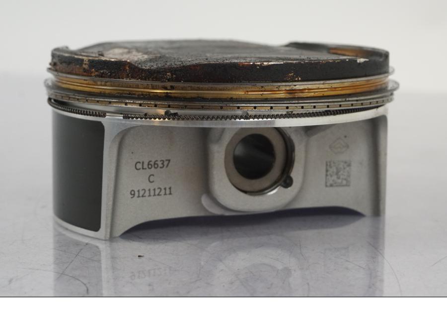 Baksidan på Kolv från en BMW R 1250 GS -2023 motorcykel.