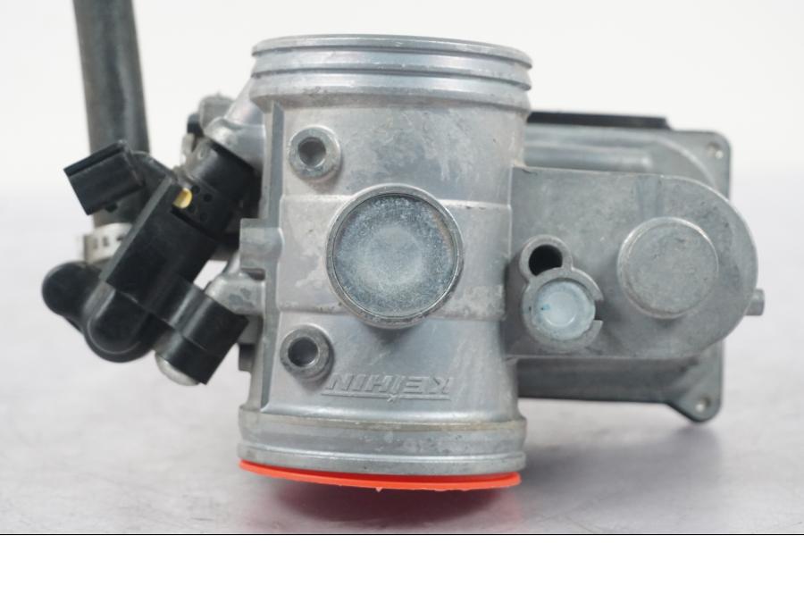 Extrabild1 på Spjällhus från en KTM 690 Duke -2015 motorcykel.