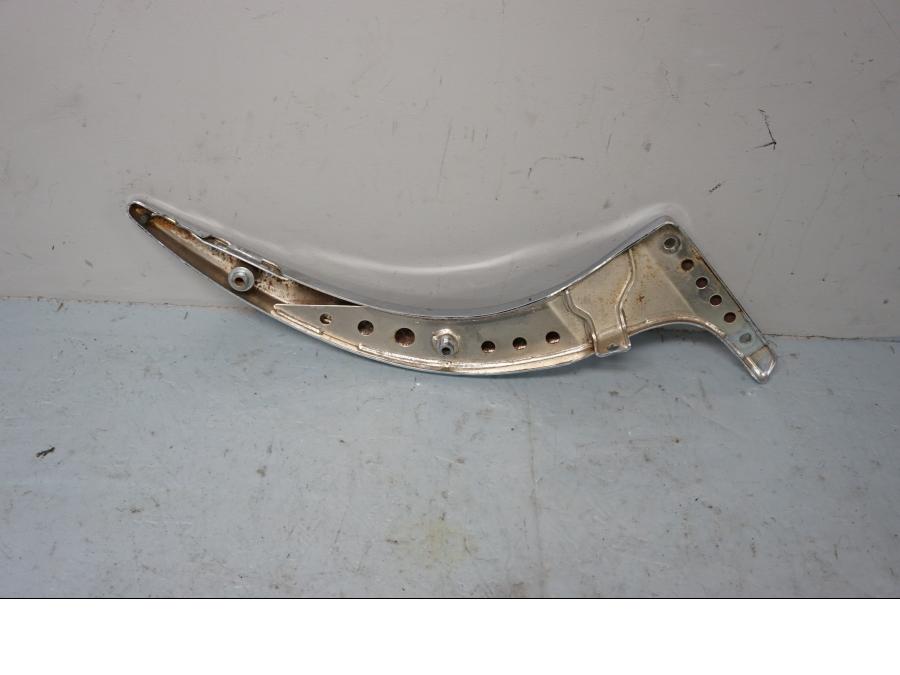 Baksidan på Bakskärmstag från en Suzuki VL 800 -2001 motorcykel.