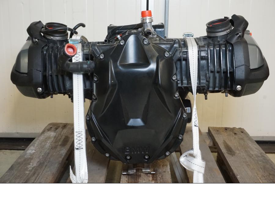 Framsidan på Motor från en BMW R 1200 RS -2016 motorcykel.