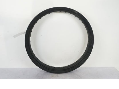 Baksidan på Fälg från en KTM 1290 Super Adventure R -2018 motorcykel.