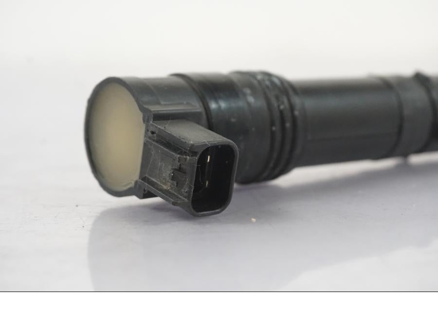 Vänster sida på Tändspole från en Kawasaki ZZ-R 1400 -2009 motorcykel.