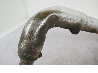 Vänster sida på Grenrör från en Suzuki VZ 800 -1997 motorcykel.