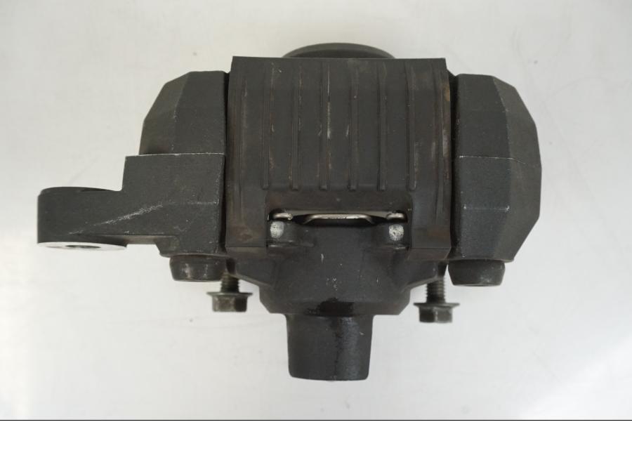 Snett nerifrån på Bromsok från en Suzuki GSX 600 F -1998 motorcykel.