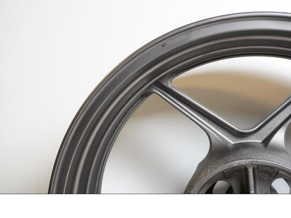 Extrabild5 på Fälg från en Kawasaki Versys 1000 -2012 motorcykel.