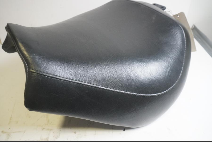 Baksidan på Sadel från en Suzuki M 800 -2007 motorcykel.