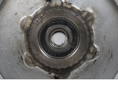 Höger sida på Fälg från en Yamaha XJ 900 -1997 motorcykel.