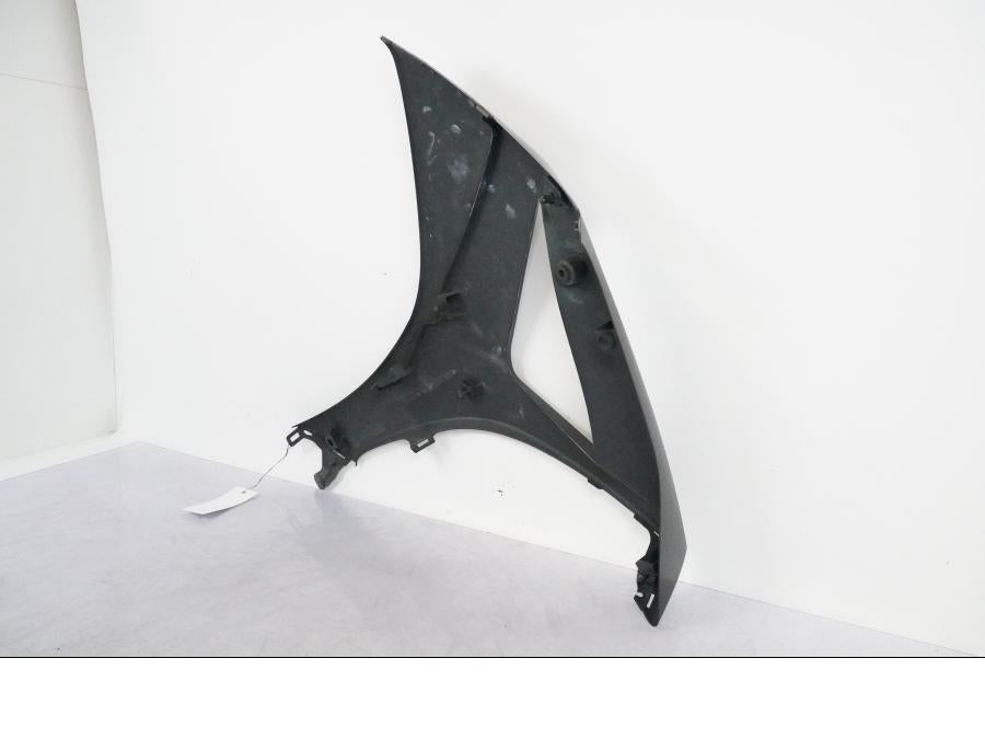 Snett nerifrån på Sidkåpa från en Suzuki GSX-R 1000 -2008 motorcykel.