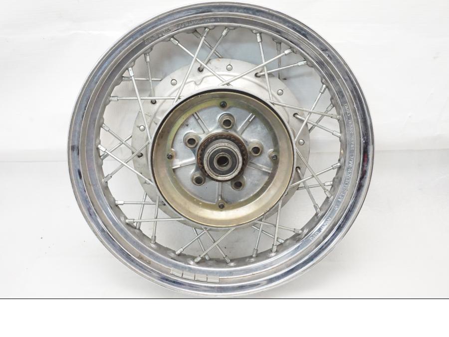 Framsidan på Fälg från en Yamaha XV 535 -1996 motorcykel.