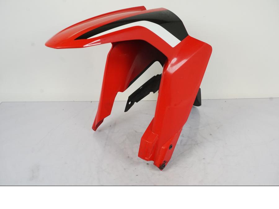 Snett nerifrån på Framskärm från en Honda CRF 1000 Africa Twin -2016 motorcykel.