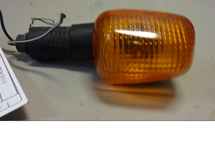 Baksidan på Blinkers från en Suzuki GSX 750 -1999 motorcykel.