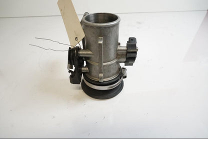 Vänster sida på Spjällhus från en Ducati Scrambler 800 -2016 motorcykel.