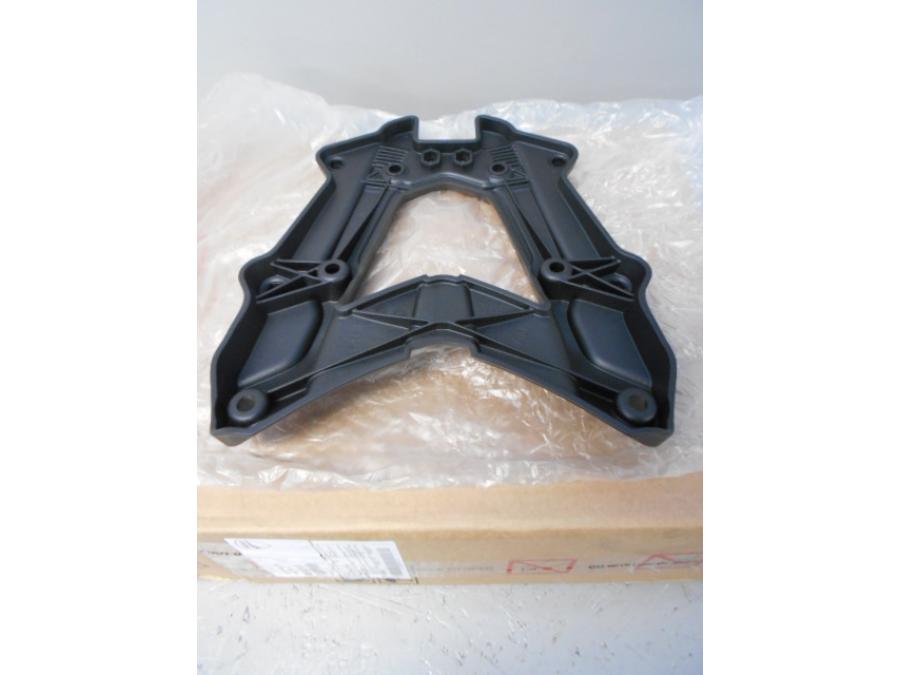 Baksidan på Topboxfäste från en Ducati Hypermotard -2014 motorcykel.