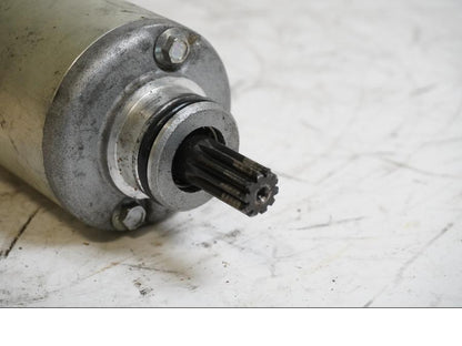 Baksidan på Startmotor från en Triumph Daytona 675 -2011 motorcykel.