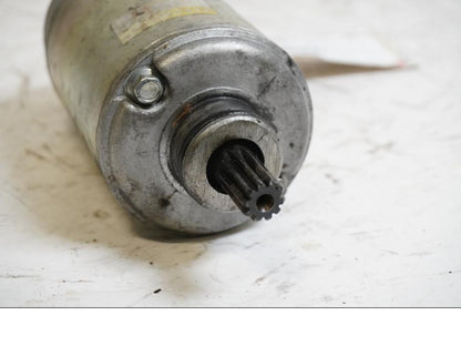 Baksidan på Startmotor från en Kawasaki ZZR 600 -1991 motorcykel.