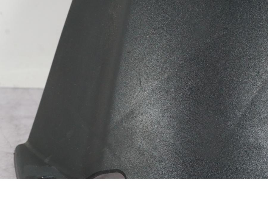 Vänster sida på Svingskärm från en Buell 1125 R -2008 motorcykel.