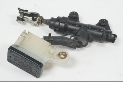 Vänster sida på Bromshuvudcylinder från en Triumph Rocket III -2007 motorcykel.