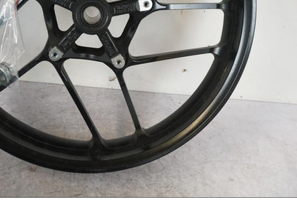 Extrabild5 på Fälg från en Yamaha MT-09 -2024 motorcykel.