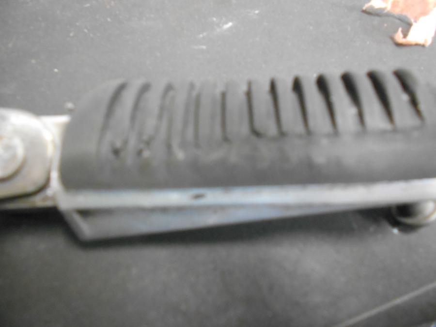 Vänster sida på Fotpinne från en Yamaha FZS 1000 -2002 motorcykel.