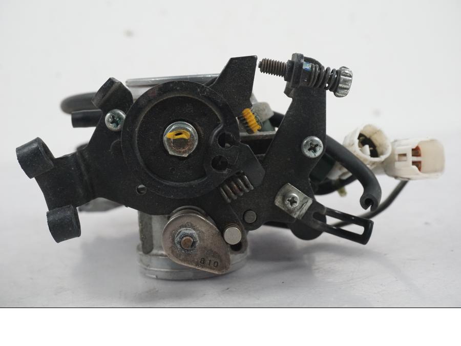 Baksidan på Spjällhus från en Kawasaki ER-6N ABS -2010 motorcykel.