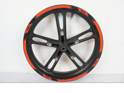 Framsidan på Fälg från en Yamaha YZF-R 125 -2008 motorcykel.