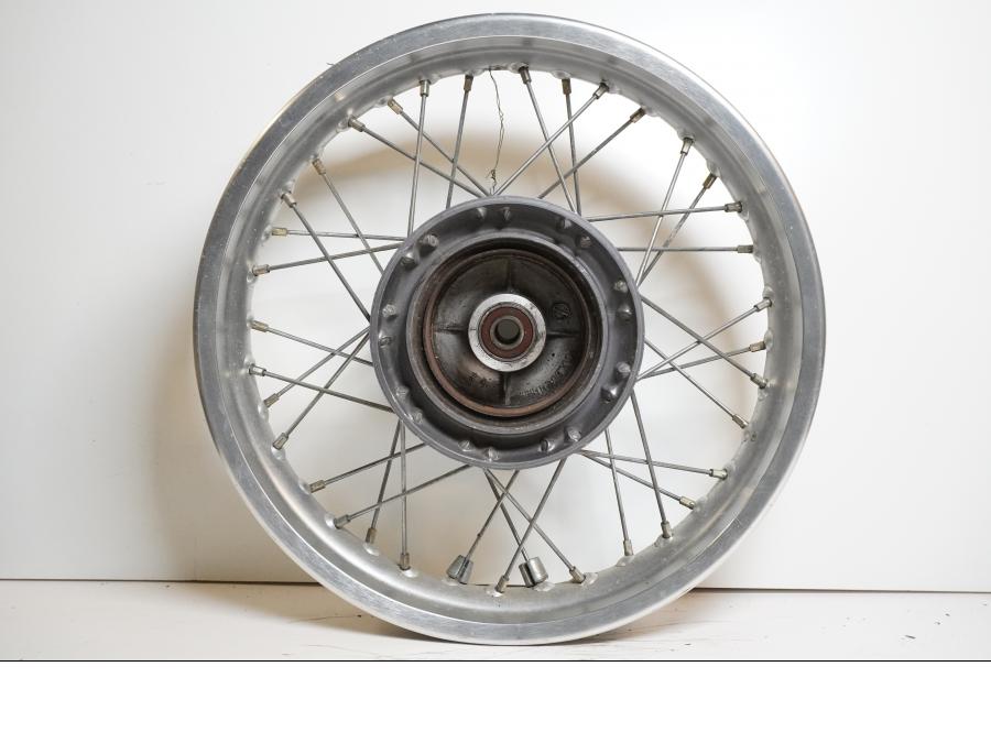 Framsidan på Fälg från en Honda NX 250 -1990 motorcykel.