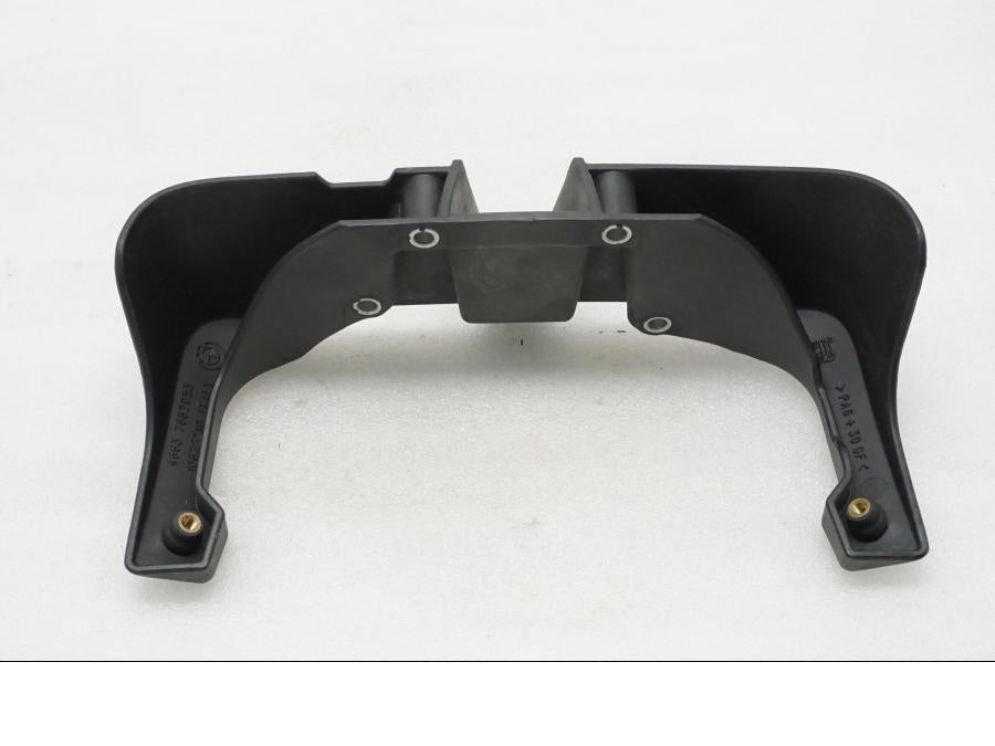 Höger sida på Toppkåpstag från en BMW F 800 R -2011 motorcykel.